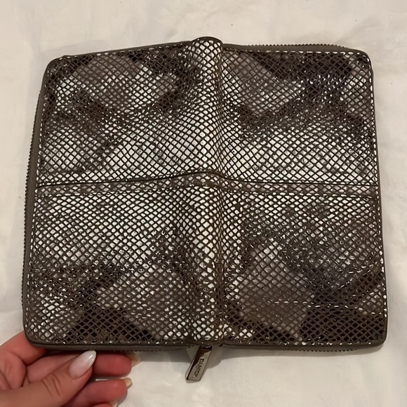 Danier Leather Wallet - Picture 4 of 4